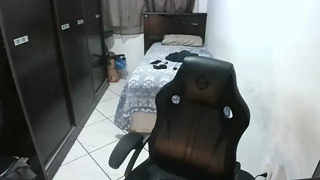 Snapshot of Brian_Aries chatting on 02-14-26, 03:25 Brian Aries online show from 02-14-26, 03:25