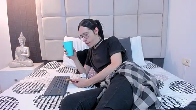 Hecatee 77 online show from 03-22-25, 07:31