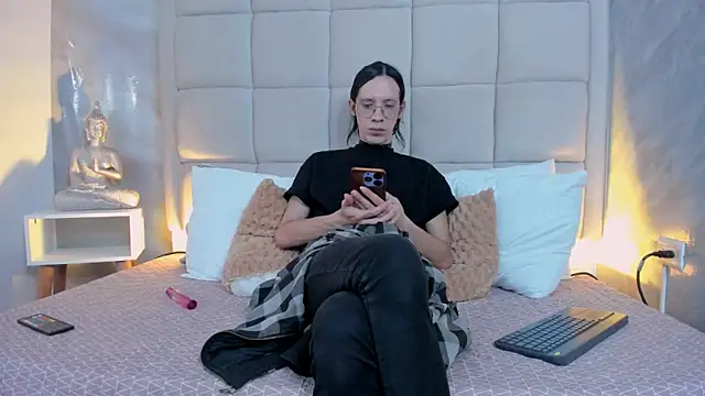 Hecatee 77 online show from 09-19-25, 07:47