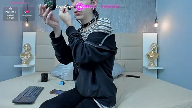 Hecatee 77 online show from 04-06-26, 06:53