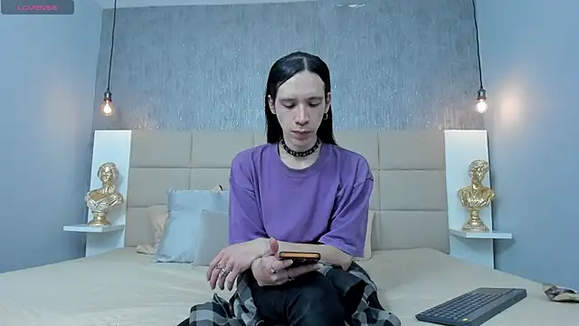 Hecatee 77 online show from 04-16-26, 06:52