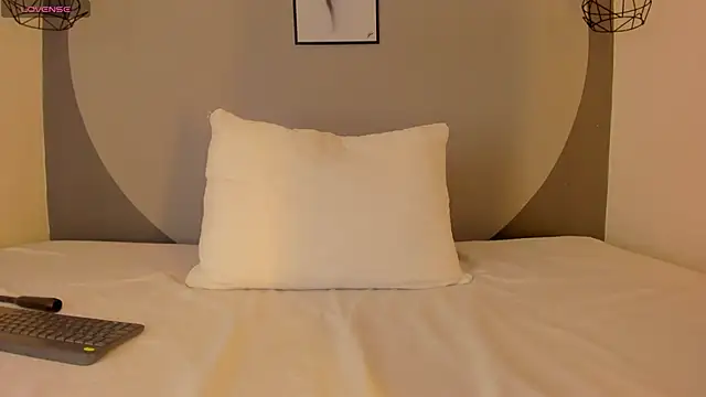 Snapshot of sarita_duque chatting on 03-27-26, 12:16 sarita duque online show from 03-27-26, 12:16