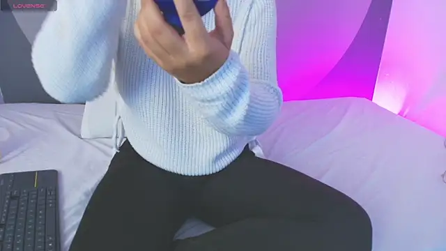 Snapshot of sarita_duque chatting on 04-08-26, 12:27 sarita duque online show from 04-08-26, 12:27