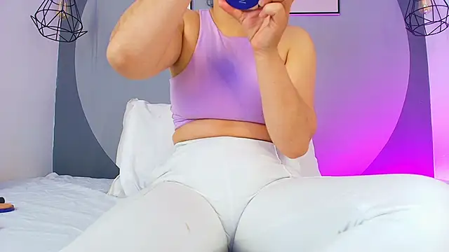 Snapshot of sarita_duque chatting on 04-14-26, 12:22 sarita duque online show from 04-14-26, 12:22