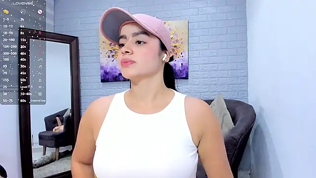 Paula Desousa online show from 04-28-26, 08:03