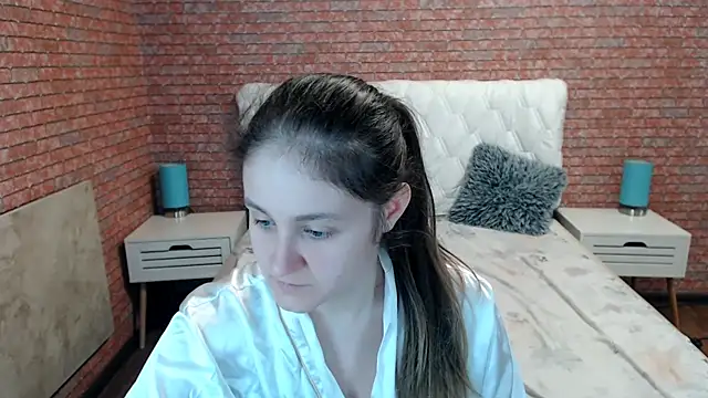 Holliy Cooper online show from 06-06-26, 07:24