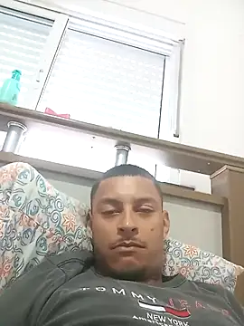 Snapshot of emrehliug12 chatting on 03-10-25, 02:37 emrehliug12 online show from 03-10-25, 02:37