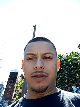 Snapshot of emrehliug12 chatting on 09-11-25, 02:17 emrehliug12 online show from 09-11-25, 02:17