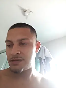 Snapshot of emrehliug12 chatting on 02-10-26, 03:05 emrehliug12 online show from 02-10-26, 03:05