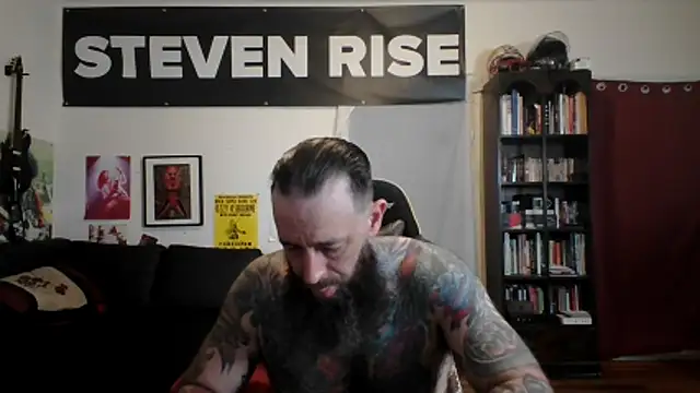 Snapshot of StevenRiseNYC chatting on 04-17-26, 03:48 StevenRiseNYC online show from 04-17-26, 03:48