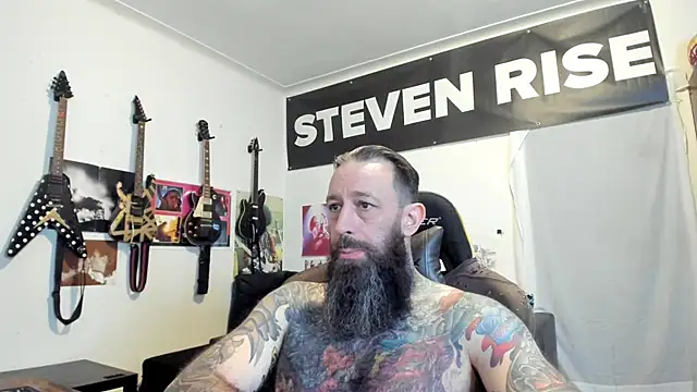 Snapshot of StevenRiseNYC chatting on 04-25-26, 01:41 StevenRiseNYC online show from 04-25-26, 01:41