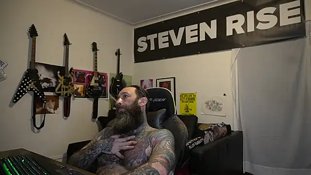 Snapshot of StevenRiseNYC chatting on 05-26-26, 11:45 StevenRiseNYC online show from 05-26-26, 11:45