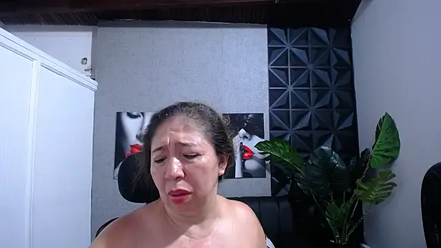 Valentinaa mature online show from 05-27-26, 10:51