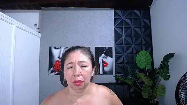 Valentinaa mature online show from 05-30-26, 10:40