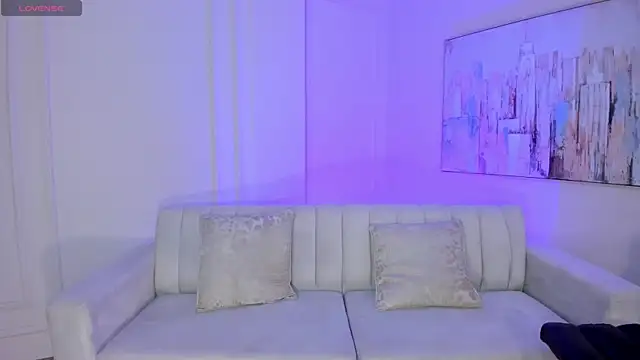 LizzHamilton   online show from 04-05-26, 05:32