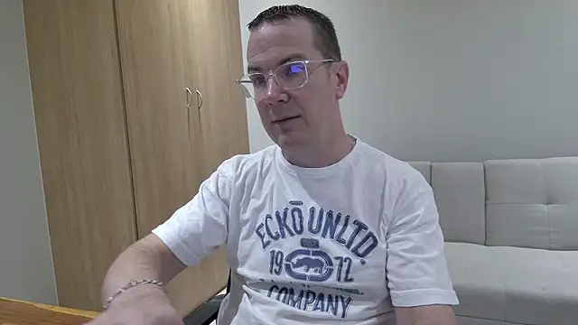 BrettJ81 online show from 03-26-26, 02:44