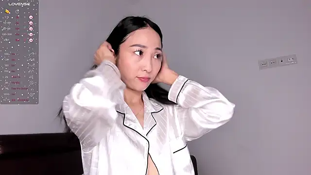 1reisatumi  online show from 06-16-26, 10:18