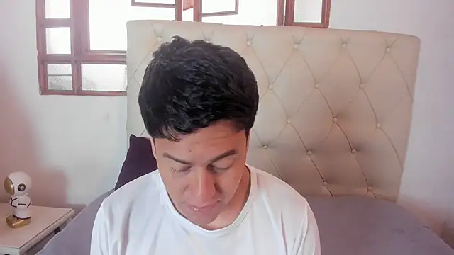 Snapshot of oliver_price1 chatting on 04-22-26, 01:45 oliver price1 online show from 04-22-26, 01:45