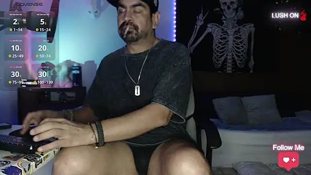 soyelcarlitos  online show from 09-23-25, 04:37