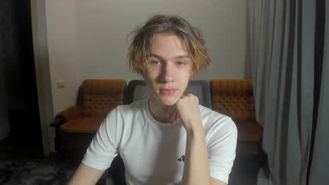 Snapshot of 0verlandd chatting on 01-02-25, 10:05 Adam online show from 01-02-25, 10:05