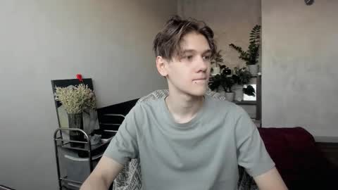 Snapshot of 0verlandd chatting on 11-06-25, 10:05 Adam online show from 11-06-25, 10:05