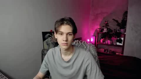 Snapshot of 0verlandd chatting on 11-10-25, 09:41 Adam online show from 11-10-25, 09:41