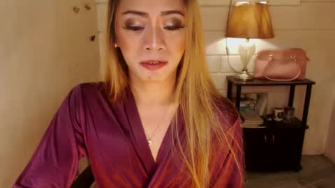 Snapshot of 1bigsurprise4you chatting on 12-22-24, 09:31 angel online show from 12-22-24, 09:31