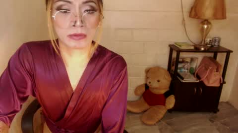 Snapshot of 1bigsurprise4you chatting on 02-14-25, 10:04 angel online show from 02-14-25, 10:04
