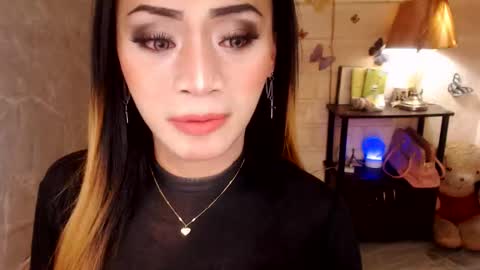 Snapshot of 1bigsurprise4you chatting on 09-18-25, 10:56 angel online show from 09-18-25, 10:56