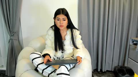 Snapshot of 1bonnie chatting on 02-18-25, 02:05 Hello soy bonnie online show from 02-18-25, 02:05