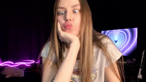 Lily 3 online show from 02-11-25, 07:48