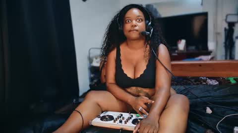 Lillycakes online show from 09-14-25, 02:33