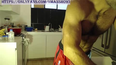 Snapshot of 1manshow11 chatting on 02-21-25, 08:16 1manshow11 online show from 02-21-25, 08:16