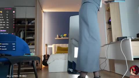 Marie online show from 03-10-25, 10:24