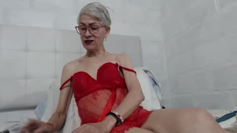 Snapshot of 1miss_monserrate chatting on 01-25-25, 02:47 Miss Monserrate online show from 01-25-25, 02:47