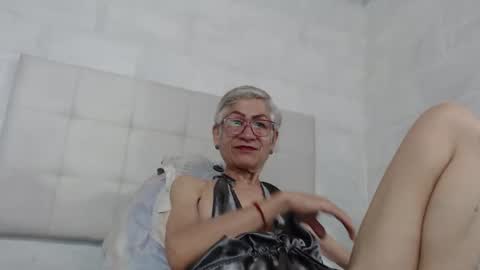 Snapshot of 1miss_monserrate chatting on 02-15-25, 05:28 Miss Monserrate online show from 02-15-25, 05:28