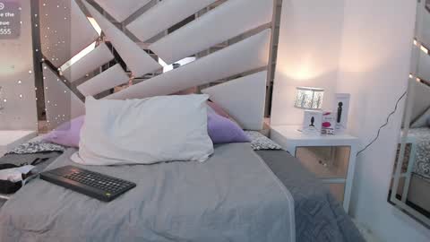 Snapshot of 1naughty_milf chatting on 01-17-25, 02:50 Luisa online show from 01-17-25, 02:50