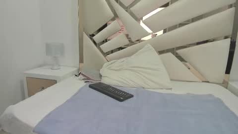 Snapshot of 1naughty_milf chatting on 03-07-25, 11:18 Luisa online show from 03-07-25, 11:18