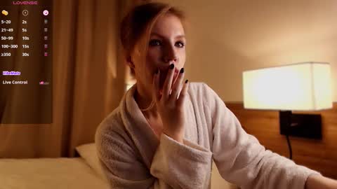 VICTORIA online show from 11-17-25, 01:22