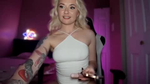 Snapshot of 1snow_bunny chatting on 02-11-25, 02:57 Rita online show from 02-11-25, 02:57