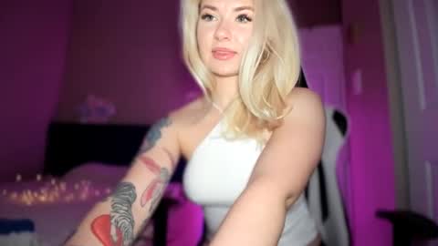 Snapshot of 1snow_bunny chatting on 02-22-25, 03:56 Rita online show from 02-22-25, 03:56