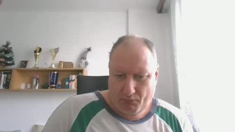 Snapshot of 1vaso chatting on 12-20-24, 11:32 1vaso online show from 12-20-24, 11:32