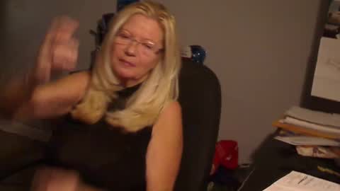 Susan online show from 12-19-24, 02:01