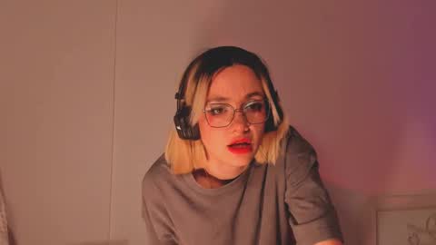 Snapshot of 2b_ chatting on 02-24-25, 04:05 Sasha weekend from 14 to 27 November online show from 02-24-25, 04:05