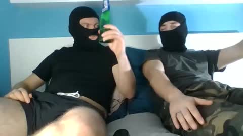 Snapshot of 2frenchfriends chatting on 10-28-25, 08:11 2frenchfriends online show from 10-28-25, 08:11