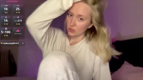 Snapshot of 2kepler22b chatting on 10-29-25, 08:10  . online show from 10-29-25, 08:10