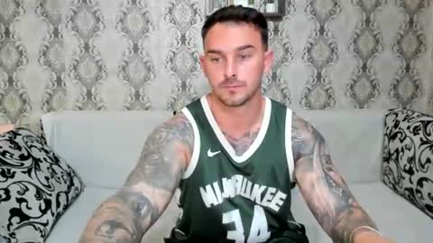 2sexymuscles online show from 06-22-26, 07:55