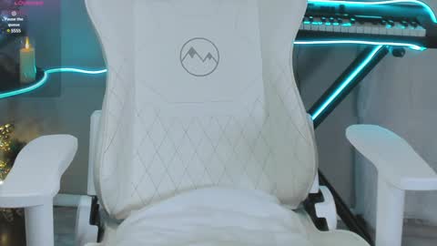 Snapshot of 4ever_dude chatting on 12-04-24, 06:11 Andrew online show from 12-04-24, 06:11