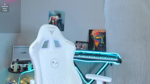 Snapshot of 4ever_dude chatting on 02-02-25, 03:43 Andrew online show from 02-02-25, 03:43