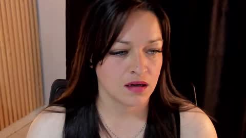 Snapshot of 4ngel_greey chatting on 10-02-25, 10:06 ... .     Angel     . ... online show from 10-02-25, 10:06